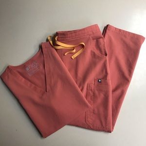 FIGS Coral Casma/Yola scrub set, M/MP